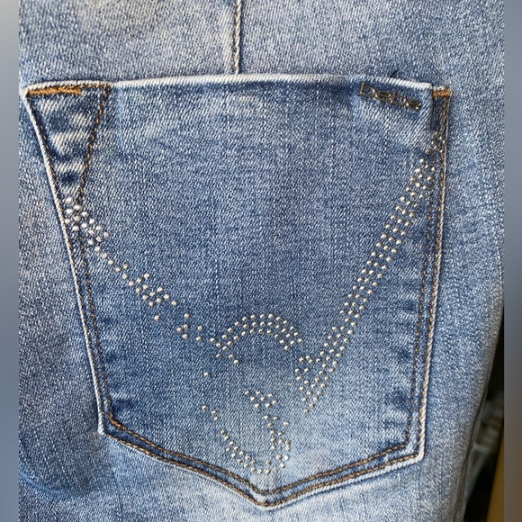 Woman’s BEBE jeans - Picture 4 of 6